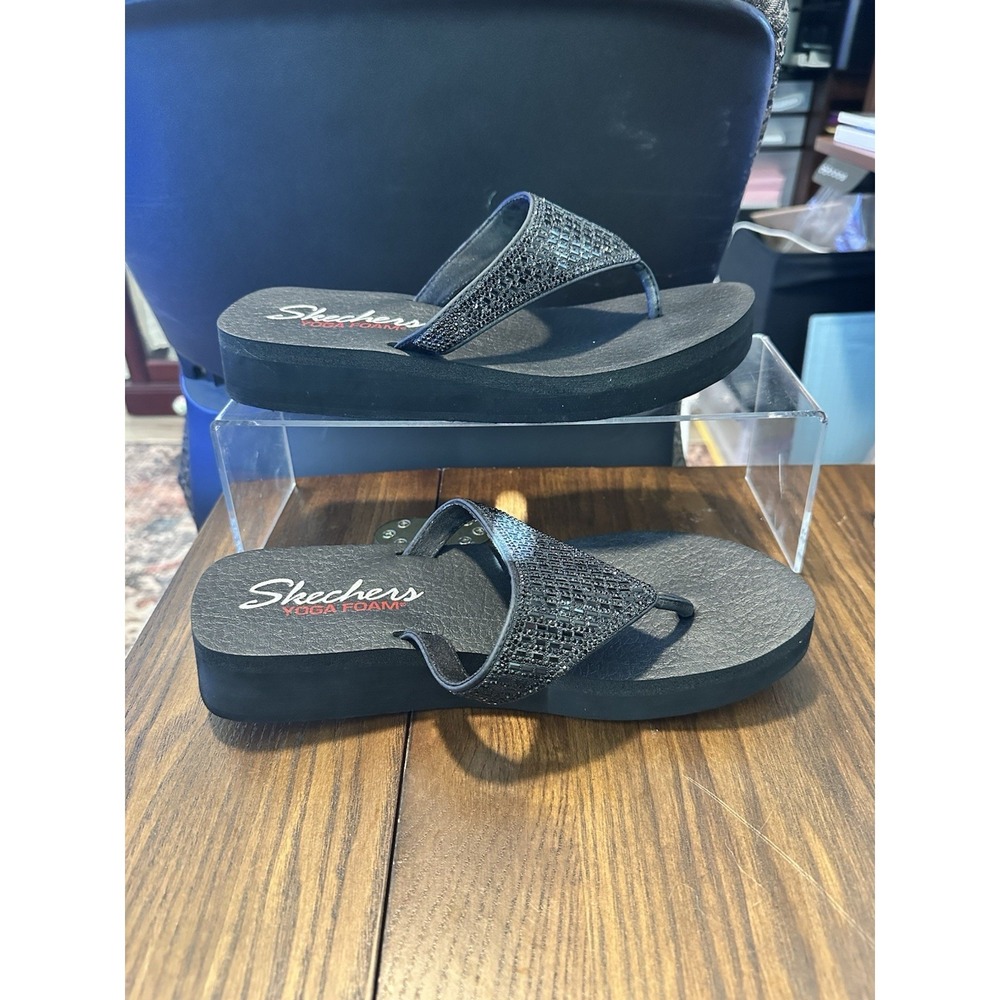 SKETCHERS Yoga Foam Flip Flop Sandal Women Size 10 Black Jewelry Slip-On
